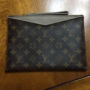 LV Pouchette Pallas